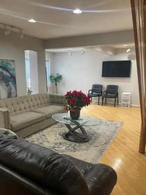 Extremely Cheap Room in Best Area 24x7 Checkin